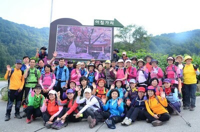 12산악회 등반.jpg